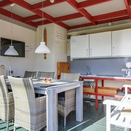 Ehmi - 500m From The Sea By Interhome *
